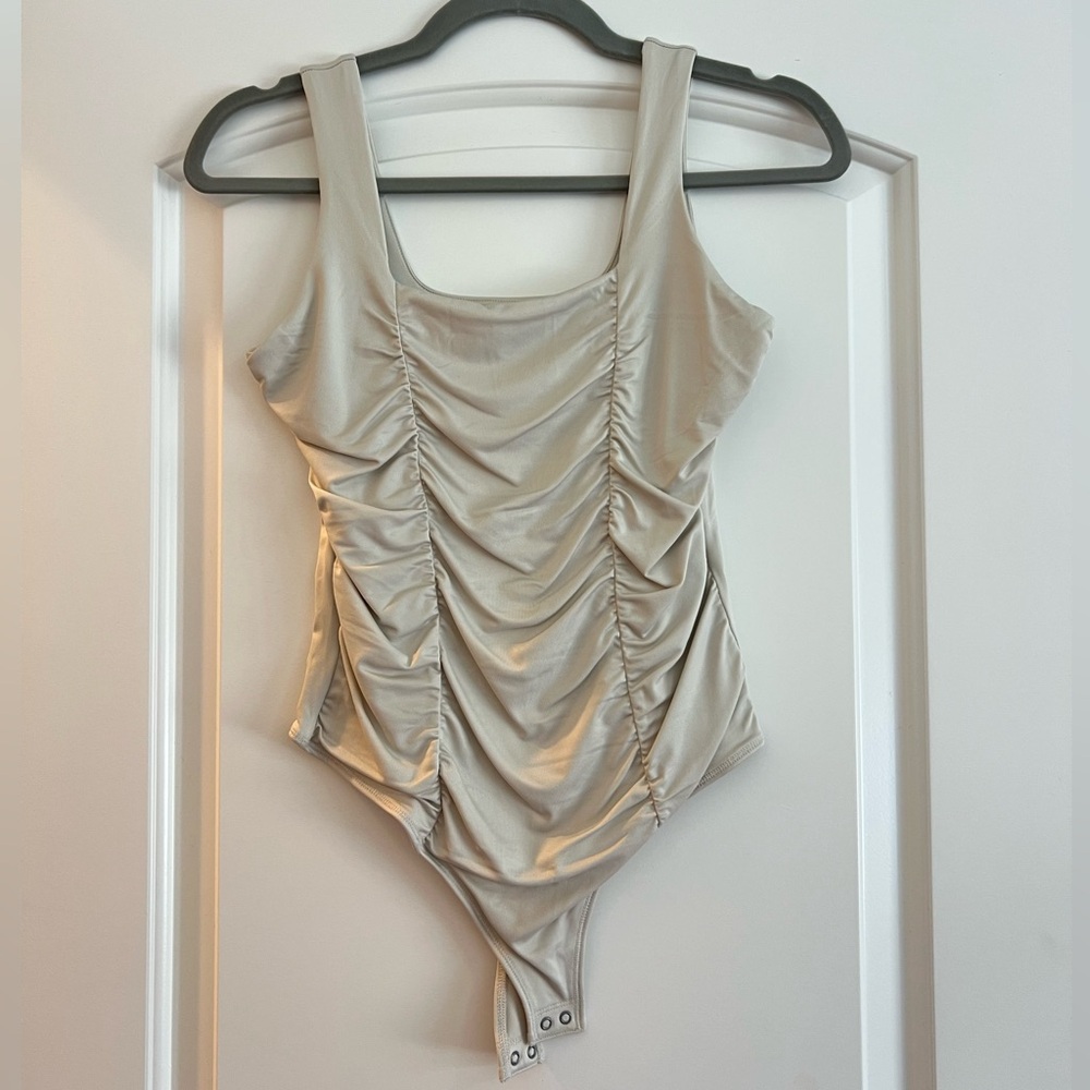 Abercrombie & Fitch Cream Ruched Bodysuit Small Square Neck Sleeveless Fitted